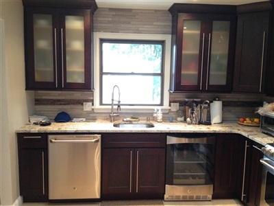 Elmont kitchen Ebony cabinet with Monte carl granite